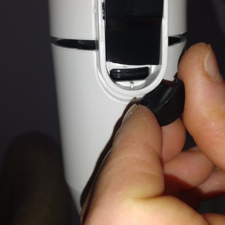 Sinbo Svc-8620 Şarjlı Dikey Süpürge Kısa Sürede Kırıldı, Yetkili Servisten Cevap Yok