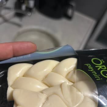 Gündoğdu Gıda Örgü Peynirde Siyah Kıl Görüldü, Hijyen Şikayeti Ve Şirketin Yetersiz Cevabı