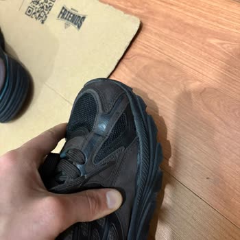 Kalitesiz Ayakkabıda Erken Deformasyon Ve Yetersiz Müşteri Hizmetleri