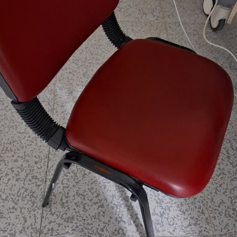 Numune Hastanesi Çocuk Yoğun Bakımda Soğuk Ve Rahatsız Oturma Koşulları Refakatçileri Yıpratıyor