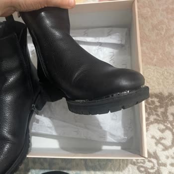 Tamer Tanca Mağazasında Botun Tadilatı Sonrası Mağduriyet Ve Değişim İsteği