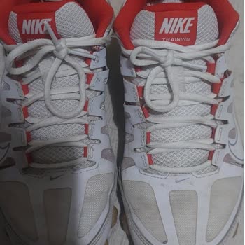 Nike Reax 8 İç Kısmı Yırtılan Ve Demir Batan Ayakkabı İçin Değişim Talebi