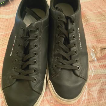 Tommy Hilfiger Ayakkabısının Tabanındaki Yapışkan Ayrılması Üretim Hatası Olarak Değerlendirilmeli