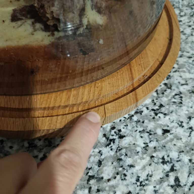 Madame Coco Fanuslu Ahşap Üründe Kabaran Koku Ve Sağlık Endişesi, Mağaza Telefonu Açılmıyor