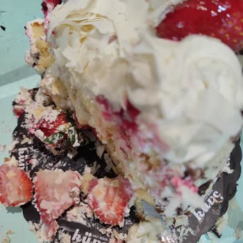 Bozulmuş Çilekli Yaş Pasta İçin Ücret İadesi Talebi