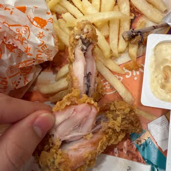 Beşiktaş Meydan Popeyes Şubesinde Çiğ Et Servisi Ve Özür Talebi