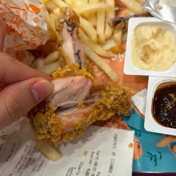 Beşiktaş Meydan Popeyes Şubesinde Çiğ Et Servisi Ve Özür Talebi