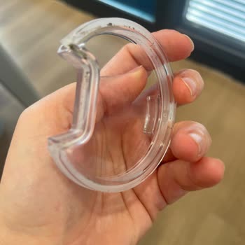 Stanley Termosunun Kapağındaki Nem Ve Silinmeyen Siyah Lekeler