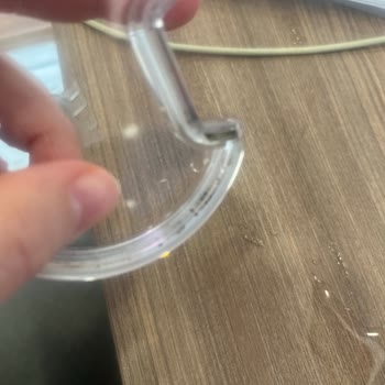 Stanley Termosunun Kapağındaki Nem Ve Silinmeyen Siyah Lekeler