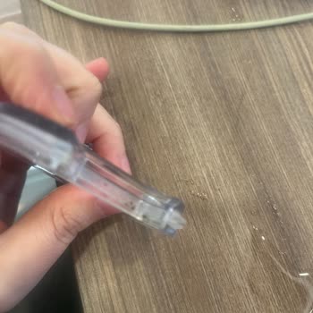 Stanley Termosunun Kapağındaki Nem Ve Silinmeyen Siyah Lekeler