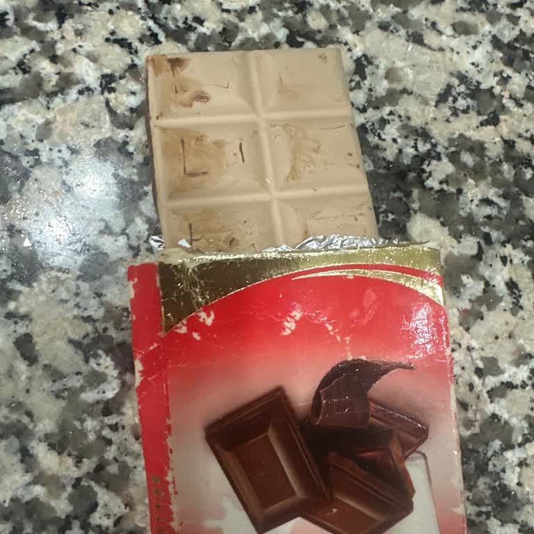 Bozulmuş Tablet Çikolata İçin Sağlık Endişesi Ve Ücret İadesi Talebi