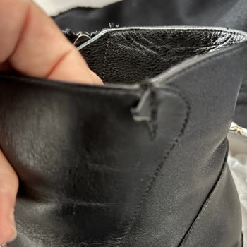 Boyanarak İade Edilen Yırtık Botlar Ve Belirsiz İnceleme Süreci