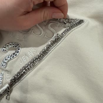 Guess Sweatshirt'ta Taş Dökülmesi, Paslanma Ve Kalite Sorunu İçin Değişim Talebi