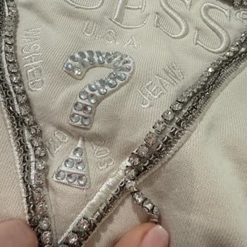 Guess Sweatshirt'ta Taş Dökülmesi, Paslanma Ve Kalite Sorunu İçin Değişim Talebi