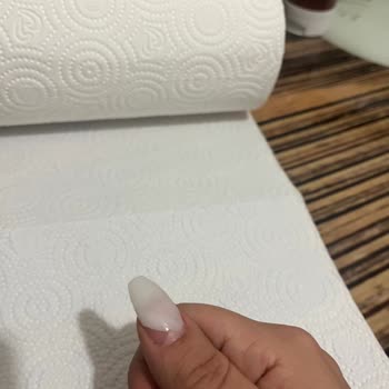 Kırılan Jel Tırnaklar Ve İhmalci Yaklaşım