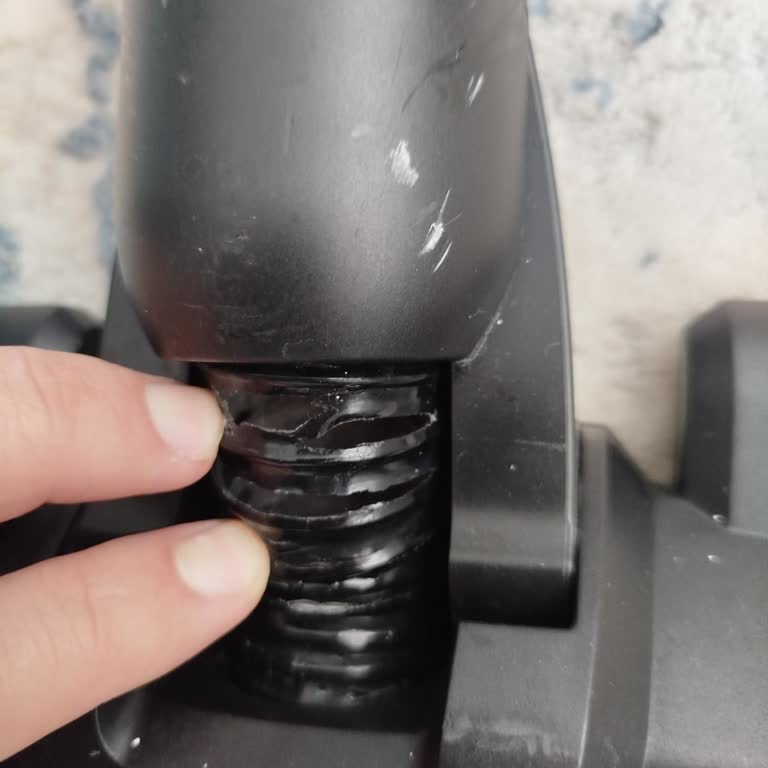 Media Markt'ta Garanti Ve Ek Garanti Olmasına Rağmen Süpürge Parçası Ücretlendirilmek İstendi