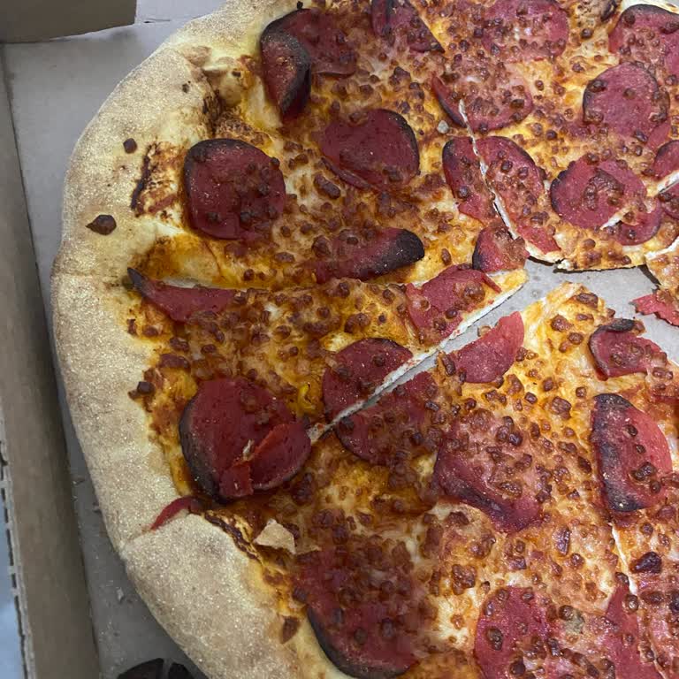 Hamuru Taş Gibi Sert Ve Malzemesiz Pizza Şikayeti