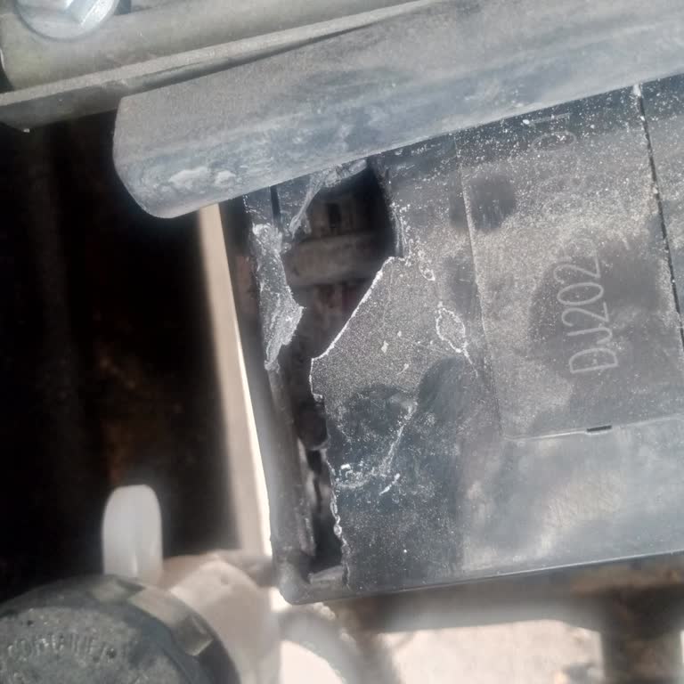 Sıfır Satılan Araçta Parçalar, Fatura Ve Garanti Belgesi Eksikliği Ve Hasar İadesi Talebi