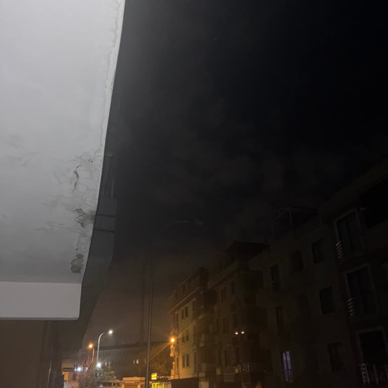 İki Aydır Çalışmayan Sokak Lambası Ve AYEDAŞ'tan Çözüm Bekleniyor