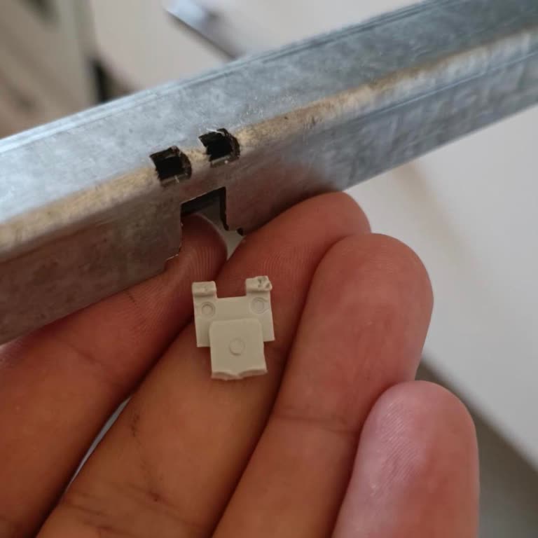 Mutfak Çekmecelerimde Fren Plastiklerinde Sürekli Açılıyor