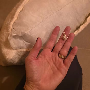 Enza Home’da Asimetrik Terra Koltuğu Ve Kırık Fermuarlı Kırlent Şikayeti