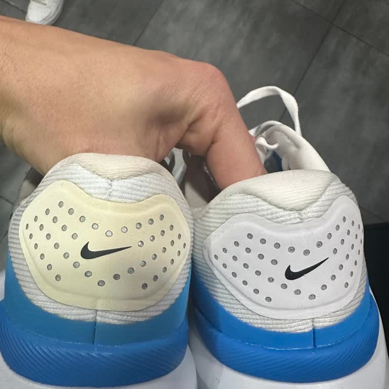 Sararmış Tek Nike Ayakkabısı İçin Ücret İadesi Talebi