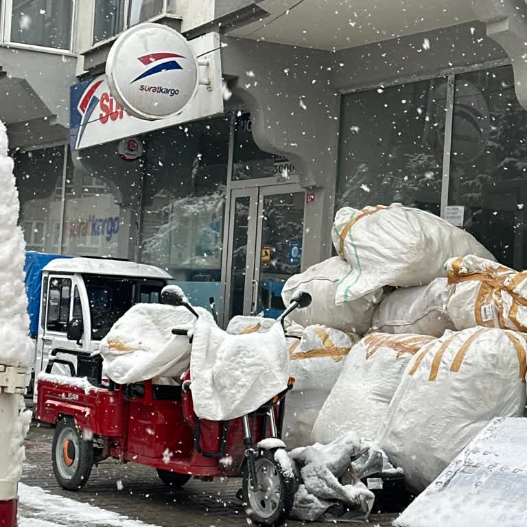 Sürat Kargo Tavşanlı Şubesinde Açılış Gecikmesi Ve Soğuk Havalarda Beklemek