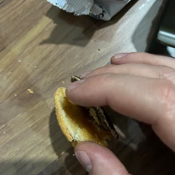 Biscolata Pia Ürününde Boş Dolgu Ve Bayat Kek