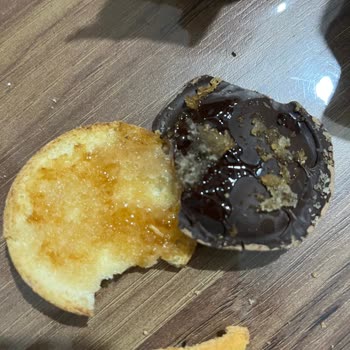Biscolata Pia Ürününde Boş Dolgu Ve Bayat Kek