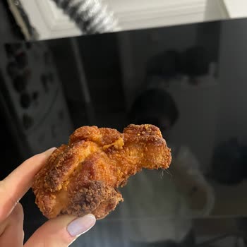 BİM'den Satın Alınan Gedik Piliç Chicken Cup Ürününde Tavuk Tüyü