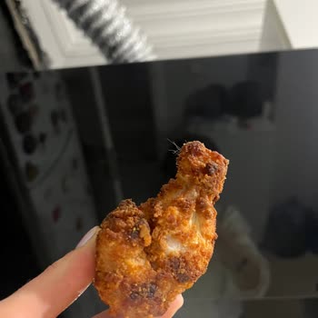 BİM'den Satın Alınan Gedik Piliç Chicken Cup Ürününde Tavuk Tüyü