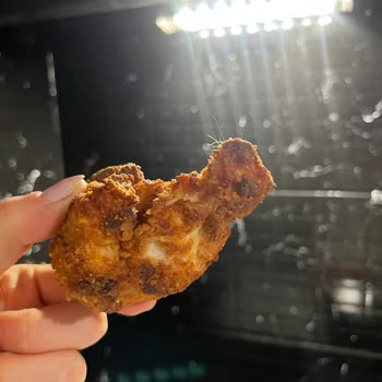 BİM'den Satın Alınan Gedik Piliç Chicken Cup Ürününde Tavuk Tüyü