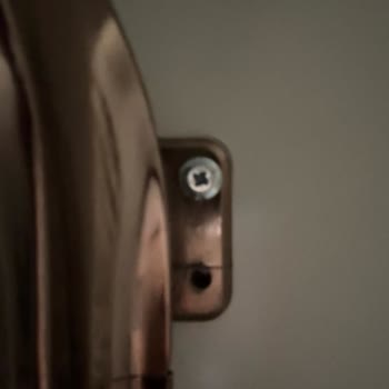 Salon Takımı Konsolunda Vida Eksikliği Ve 2 Aylık Servis Gecikmesi