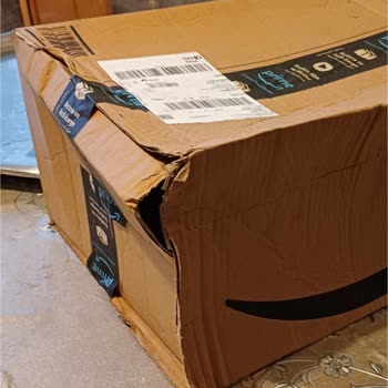 Kırılabilir Ürün İçeren Koli Hasarlı Ve Özensiz Taşındı