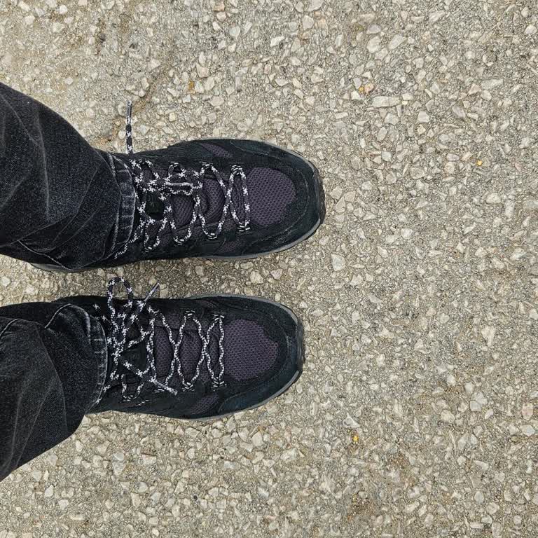 Kısa Sürede Renk Atan Ve Dikişi Çöken Ayakkabı İçin Tam İade Talebi