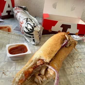 Arby's Hijyen Şikayeti: Çıtır Baget Tavuklu Sandviçte Kıl!