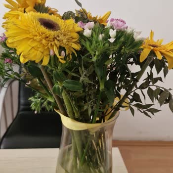 Çiçek Market Görsel İle Uyumlu Olmayan Ve Kalitesiz Çiçek Gönderimi