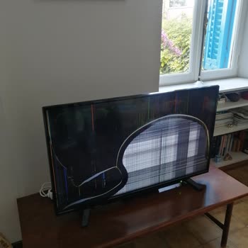 Hasarlı Televizyonun İadesi Reddedildi, 15.999 TL Ücret İadesi Talebi