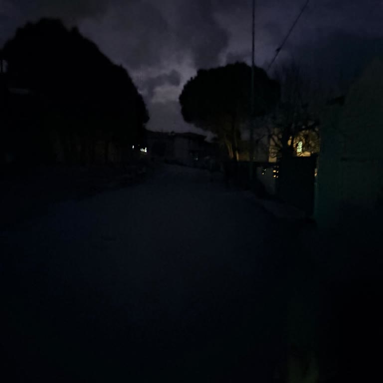 Gdz Elektrik Dağıtım İzmir Karaburun’da 14 Saat Karanlık; Sokak Lambaları Hala Çalışmıyor