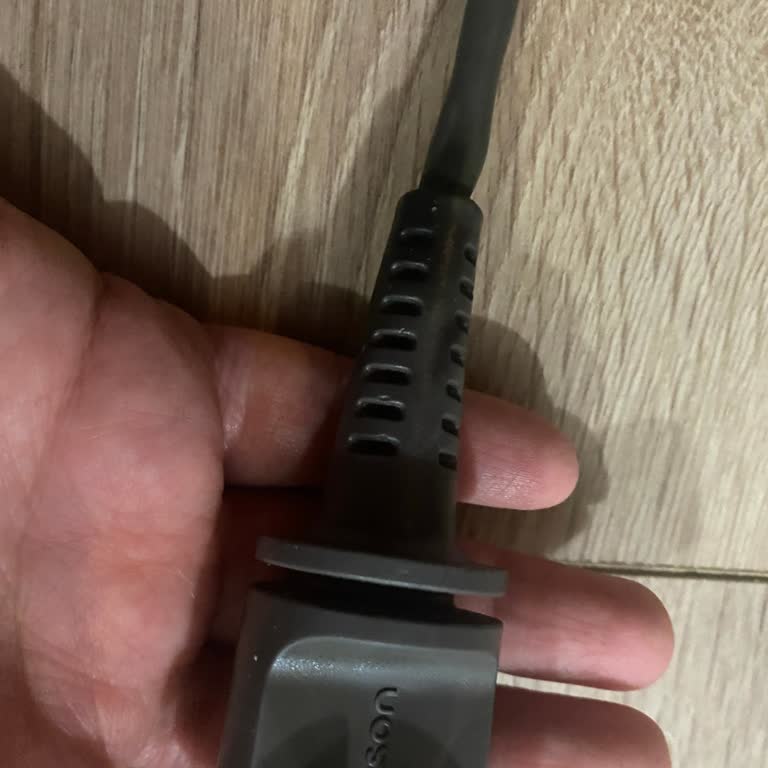 Dyson Süpürge Kablodaki Patlama Eşimizi Elektrik Çarpmasıyla Yaraladı