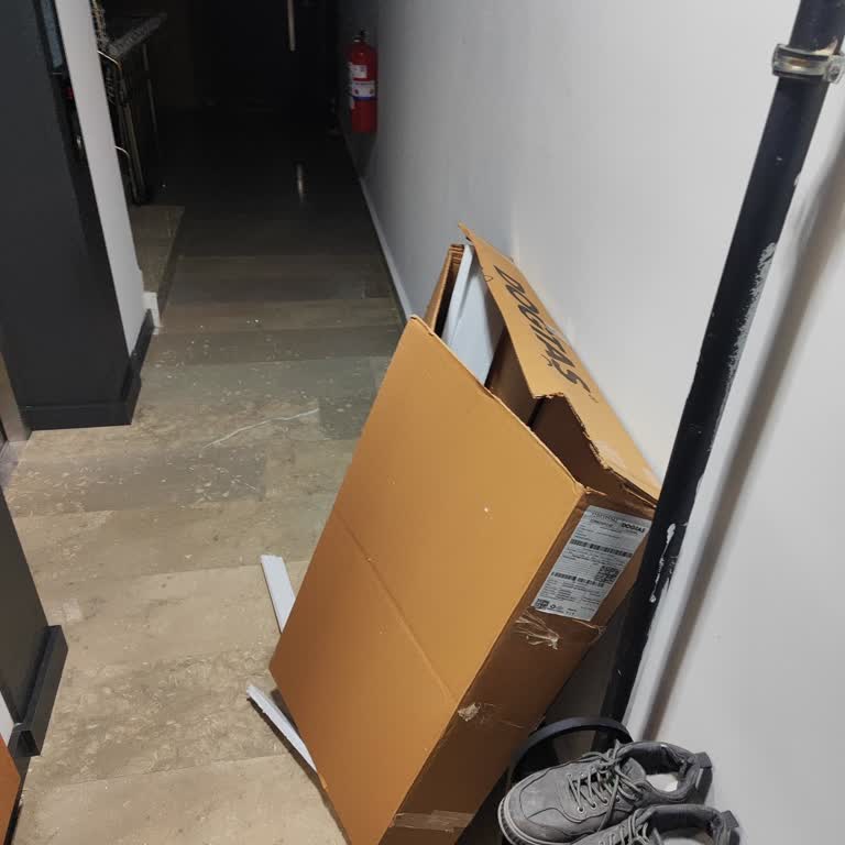 Montaj Sonrası Kutu Ve Çöpler Kapı Önüne Bırakıldı, Müşteri Hizmetlerine Ulaşılamadı