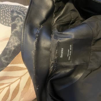 Bershka’da Suni Deri Bot Ve Cekette Ayıplı Ürün Hızlı Deforme Ve Yüzey Dökülmesi