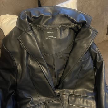 Bershka’da Suni Deri Bot Ve Cekette Ayıplı Ürün Hızlı Deforme Ve Yüzey Dökülmesi