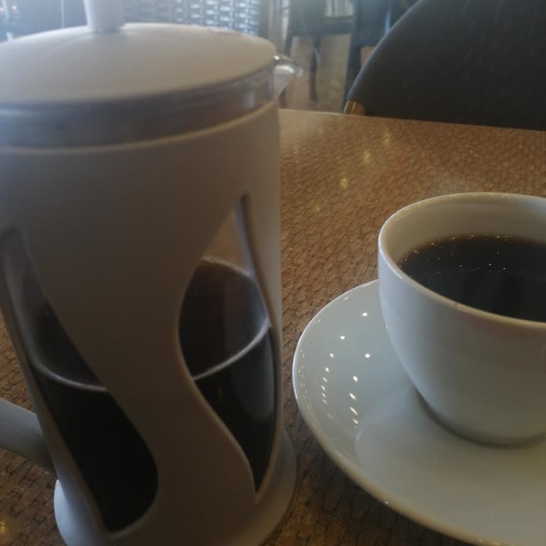 Nas Cafe Gelen Kahve Hem Soğuktu Hem De Tadı Oldukça Kötüydü