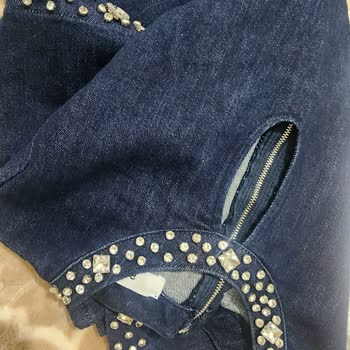 Taş Dökülen Elbiseler Hâlâ Kusurlu, Ücret İadesi Talebi