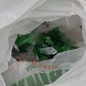 Açık Paketleme Nedeniyle Kırık Şişe Ve Cam Parçaları Güvenlik Riski Oluşturdu