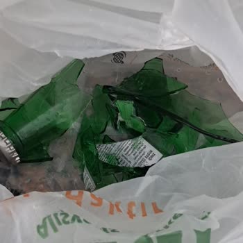 Açık Paketleme Nedeniyle Kırık Şişe Ve Cam Parçaları Güvenlik Riski Oluşturdu