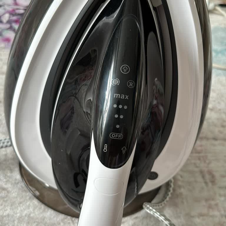 Homend Karaca 1172h Ütüde Sürekli Parlama Ve Kırışıklık Açmama, Yetkili Servis Çözüm Sunmuyor