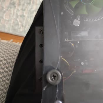 Garanti Kapsamında Gönderilen Bilgisayar Kırık Cam Ve Çözülmemiş Ekran Kartı Sorunu İle Geri Döndü