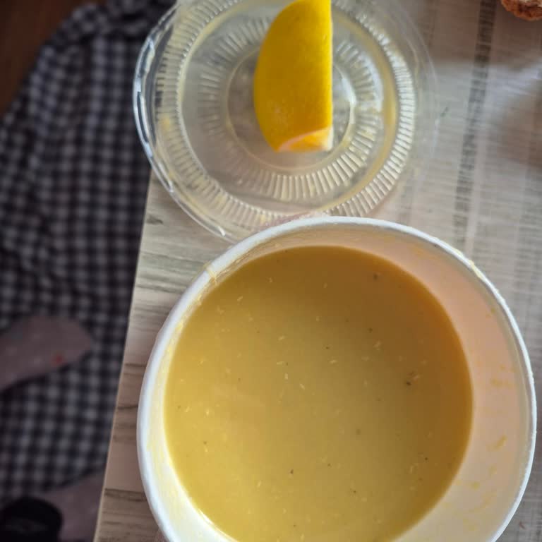 Mercimek Çorbası Yarım Porsiyon Ve Kötü Kıvam